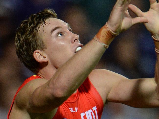 SPORT - AFL Round 2, Fremantle Dockers vs Gold Coast Suns, Subiaco Oval, Perth. Photo by Daniel Wilkins. PICTURED- Gold Coast's Tom Lynch out marks Fremantle's Zac Dawson in the last term