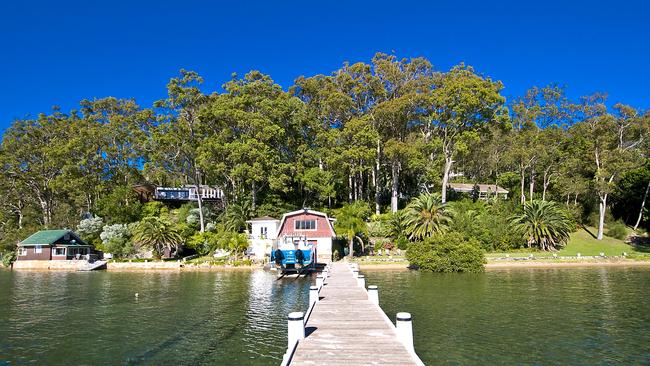 96 - 104 Cabarita Rd, Avalon is owned by Mortgage Choice co-founder Peter Higgins and is Sydney’s largest private beachfront property .