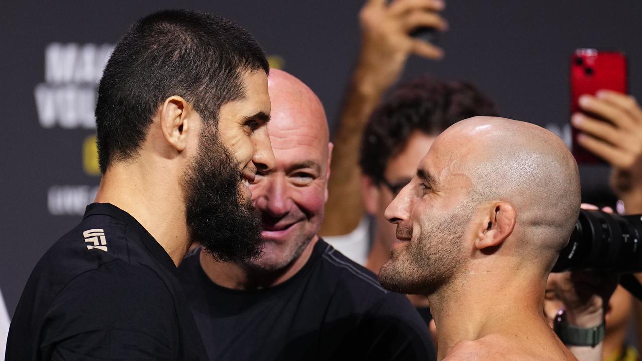 UFC 294 فولكانوفسكي ضد ماخاتشيف: دانا وايت تثني القواعد لفولك، وقت البدء، البطاقة