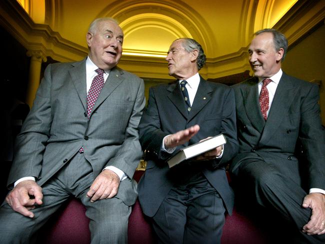 Former prime ministers Gough Whitlam and Paul Keating with Woolcott at the launch of Woolcott’s 2003 memoir, The Hot Seat. Picture: Jeff Darmanin