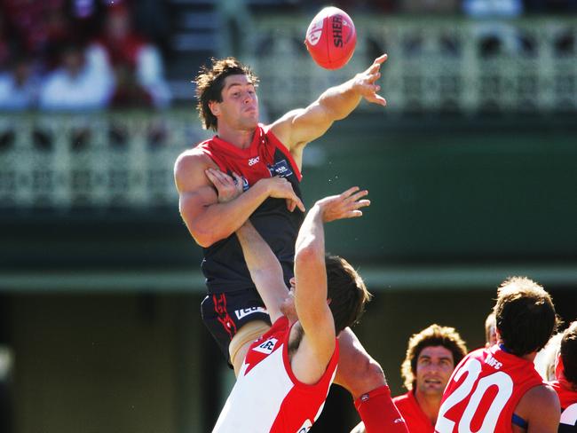 Jeff White was a mobile ruckman with a huge spring.