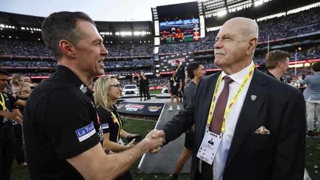 Craig McRae (left) is congratulated by his former coach Leigh Matthews after the 2023 grand final win over the Lions. Picture: Daniel Pockett / Getty Images