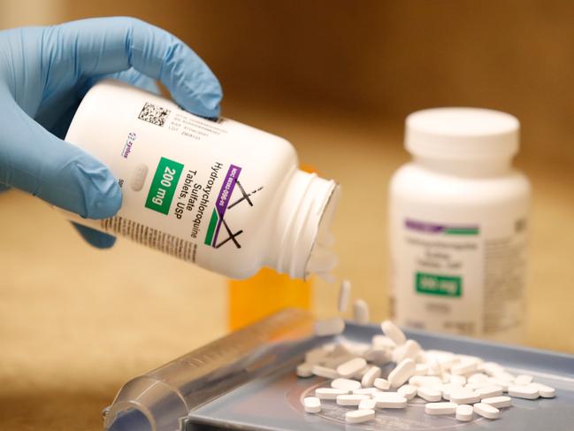 A pharmacy tech pours out pills of Hydroxychloroquine at Rock Canyon Pharmacy in Provo, Utah, on May 20, 2020. - US President Donald Trump announced May 18 he has been taking hydroxychloroquine for almost two weeks as a preventative measure against COVID-19. (Photo by GEORGE FREY / AFP)