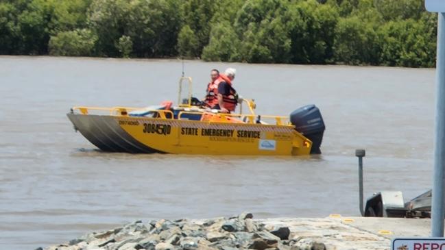 SES crews at Port Alma in Central Queensland during the search for a missing fisherman on November 1. Photo Darryn Nufer.