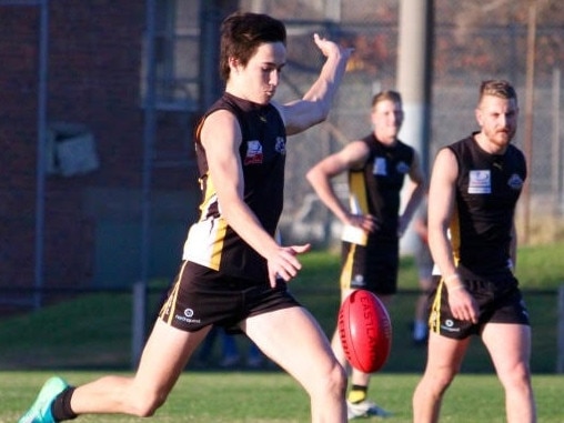 Cooper Sharman has a shot at goal for Balwyn. Picture: David Woodhouse