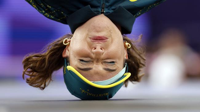 Australia's Rachael Gunn, known as Raygun competes in the Women's Breaking dance Round robin of the Paris 2024 Olympic Games at La Concorde in Paris, on August 9, 2024. (Photo by Odd ANDERSEN / AFP)