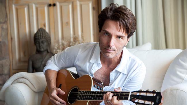 American singer and songwriter Richard Marx plans to keep gigging virtually. Picture: Supplied.