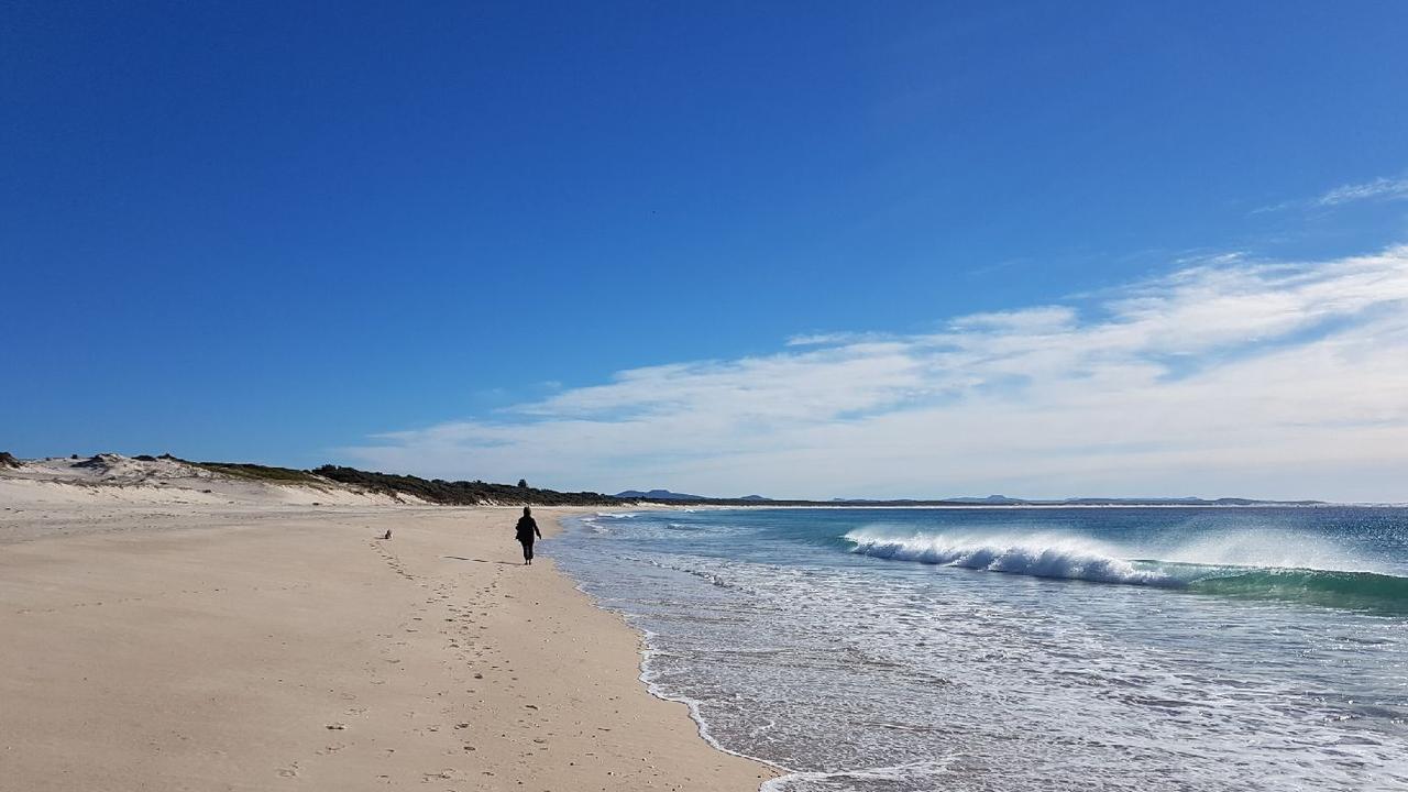 Nudie Runner At Jimmys Beach Hawks Nest Charged Daily Telegraph