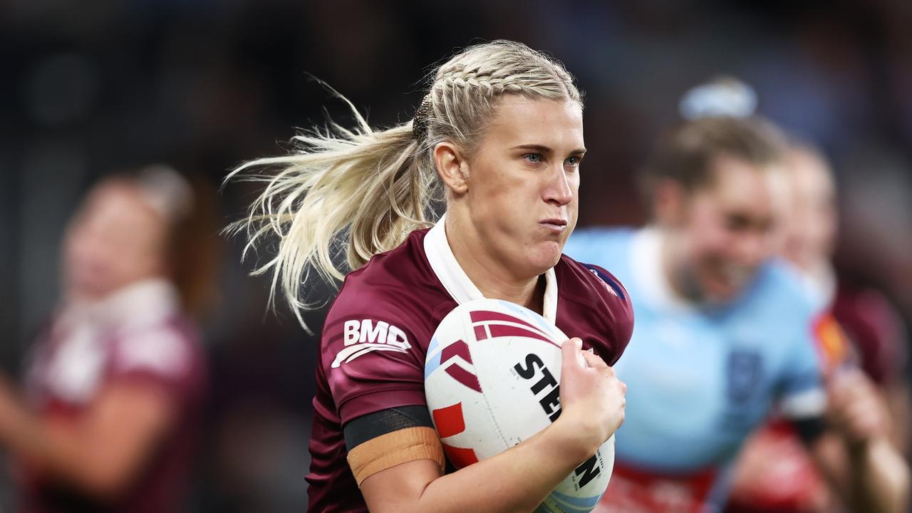 Shenae Ciesiolka of the Maroons makes a break during game one of the 2023 Women's State of Origin series. Photo: Matt King/Getty Images.