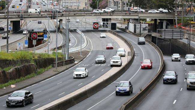 SYDNEY, AUSTRALIA - NewsWire Photos, OCTOBER 12 2021:  Higher volumes of cars are seen back on the roads today after more than 100 days of restrictions across NSW are lifted  in Sydney. Picture:  NCA NewsWire / Gaye Gerard