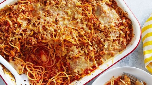 This Savvy Dinner Plan recipe makes spaghetti bolognese bake.