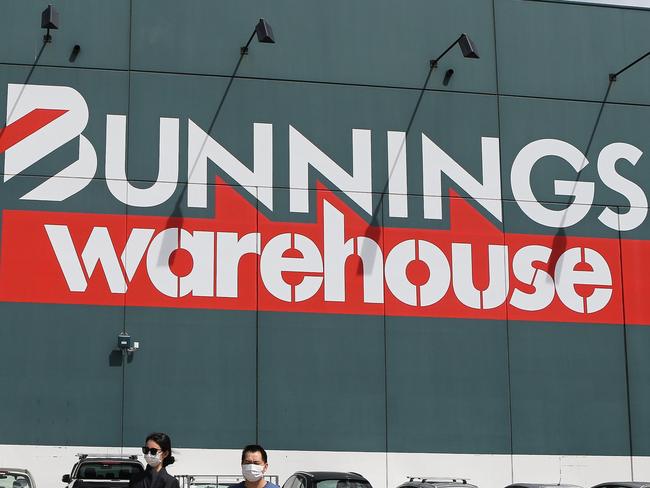 SYDNEY, AUSTRALIA - NewsWire Photos, SEPTEMBER, 27 2021: People are seen at Bunnings in Alexandria as Covid-19 restrictions ease in Sydney. Picture: NCA NewsWire / Gaye Gerard