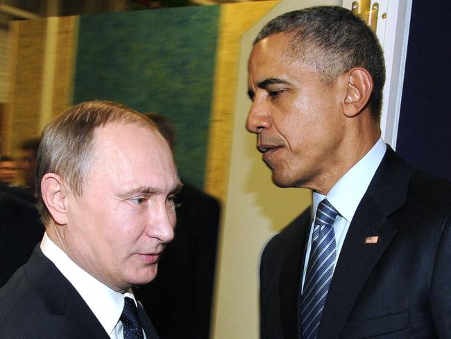 (FILES) This file photo taken on November 30, 2015 shows Russian President Vladimir Putin (L) meeting with US President Barack Obama on the sidelines of the UN conference on climate change - COP21 in Le Bourget, on the outskirts of the French capital Paris.  Russia on December 30, 2016 eyed retaliatory measures against the US after President Barack Obama kicked out dozens of suspected intelligence agents and imposed sanctions in a furious dispute over alleged election interference. The barrage of punishment against Moscow over cyberattacks dragged ties between Russia and the United States -- already at their worst since the Cold War -- to a fresh low less than a month ahead of President-elect Donald Trump taking charge. / AFP PHOTO / SPUTNIK / MIKHAIL KLIMENTYEV