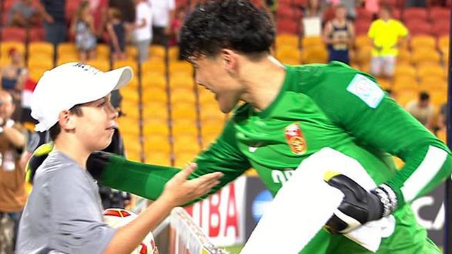 China's Wang Dalei saved a penalty thanks to advice from ball boy Stephen White.