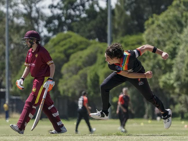 Bonbeach paceman Tim Mulholland goes at Murrumbeena. Picture: Valeriu Campan