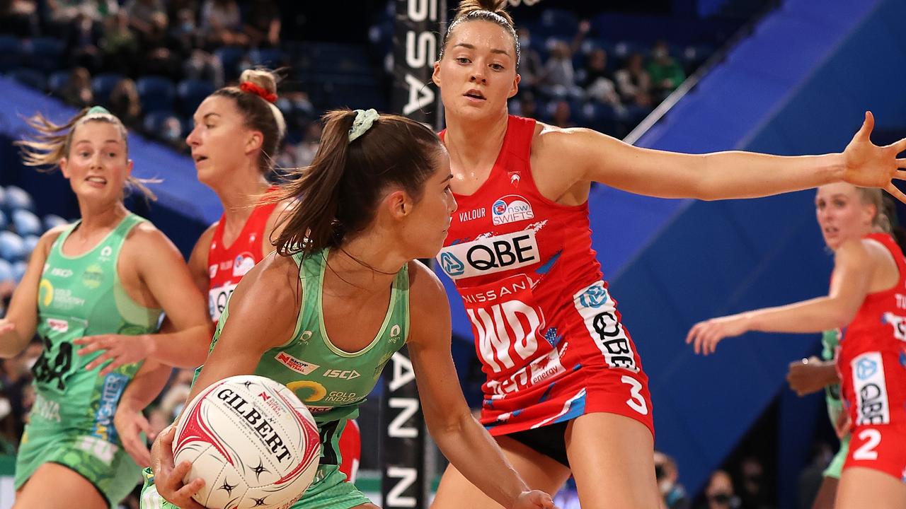 Emma Cosh of the Fever looks to pass the ball against Lauren Moore of the Swifts. Photo: Getty Images