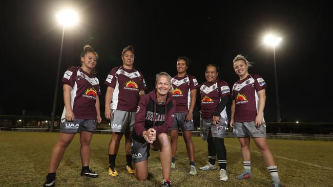 Burleigh Bears Paige Rogers, Jasmin Kemp, coach Tahnee Norris, Josina Singapu, Zahara Temara, Tarnisha Lyons. Photo by Richard Gosling