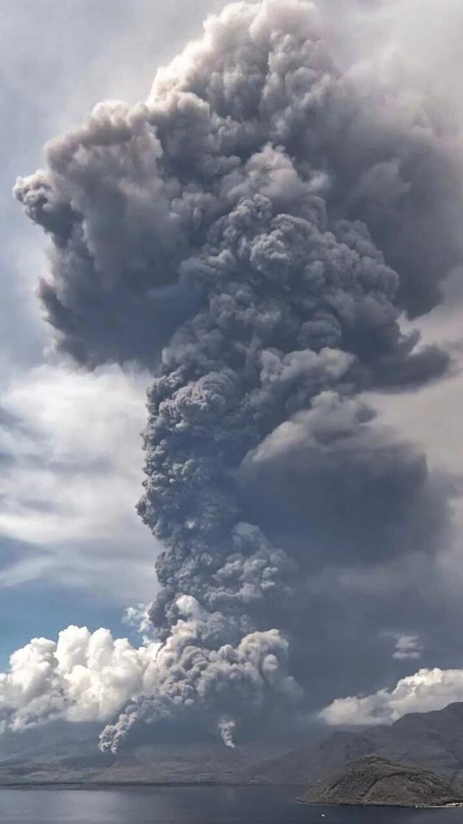 Bali flights resume after volcano eruption