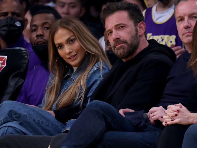 America can’t get enough of Bennifer PDA