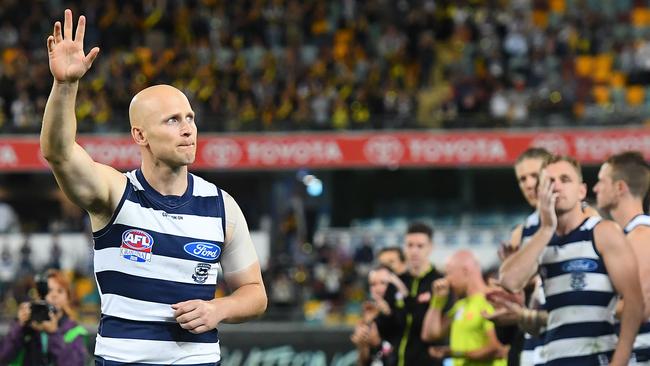 Joel Selwood shows his emotions as Gary Ablett waves goodbye to the AFL.