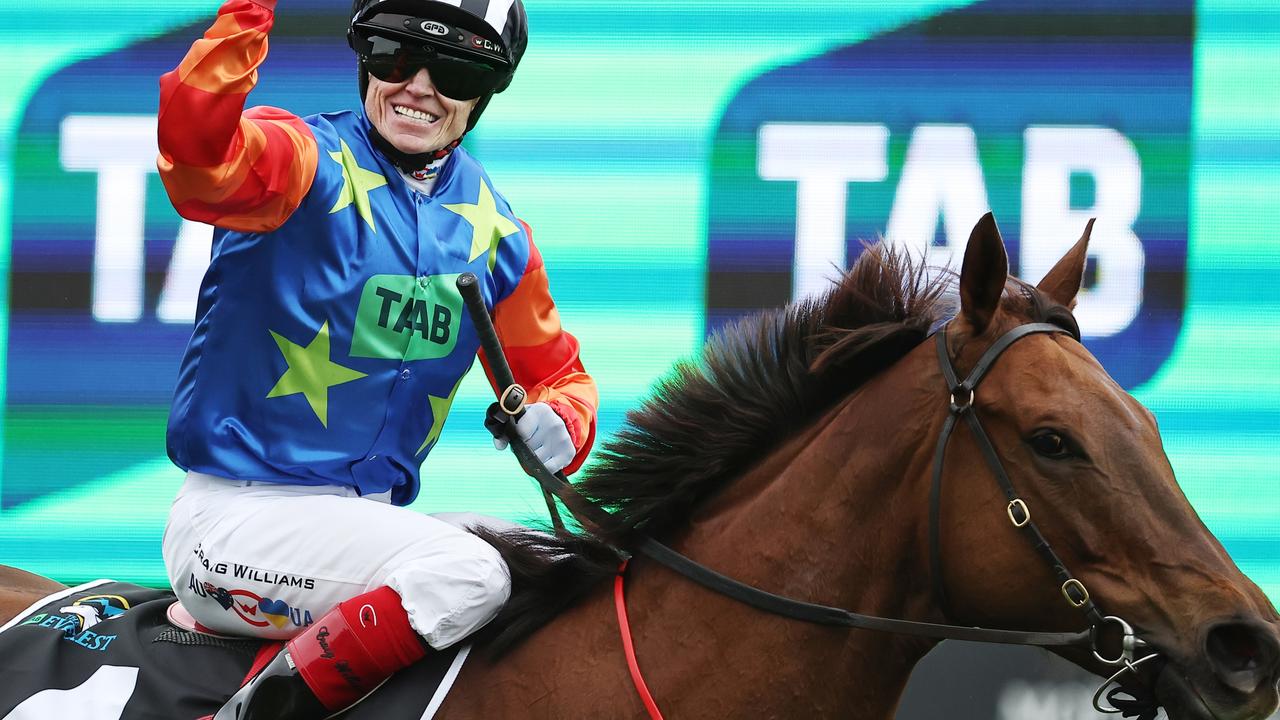 Bella Nipotina wins the 2024 TAB Everest