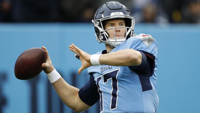 Tennessee Titans quarterback Ryan Tannehill has his most valued passing targets back