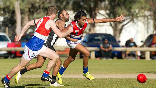 Eggmolesse-Smith in action for Wentworth in the Sunraysia Football League. He won the McLeod Medal in 2016. Picture: Carmel Zaccone (Sunraysia Daily)