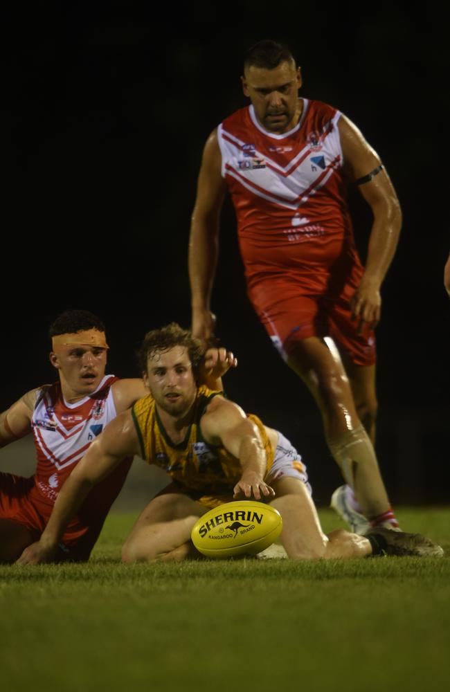 Dylan Landt reaches for the ball in the opener against Waratah. Picture: (A)manda Parkinson