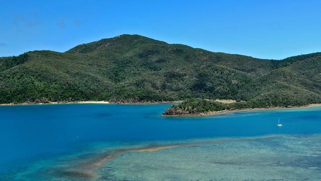 Aerial shot of Hook Island and Red Cat Adventures Thundercat