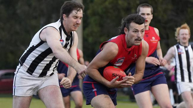 SFNL: Chelsea Heights’ Luke Clark looks for an option. Picture: Valeriu Campan