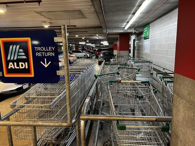 A Melbourne shopper shared this photo that shows a major ‘difference’ between Aldi and Woolies trolleys. Picture: Reddit