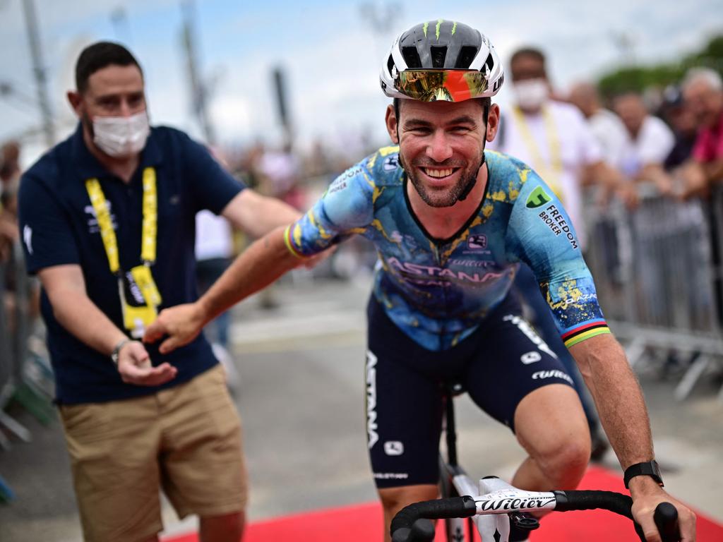 ‘It’s heartbreaking’ Mark Cavendish crashes out of Tour de France