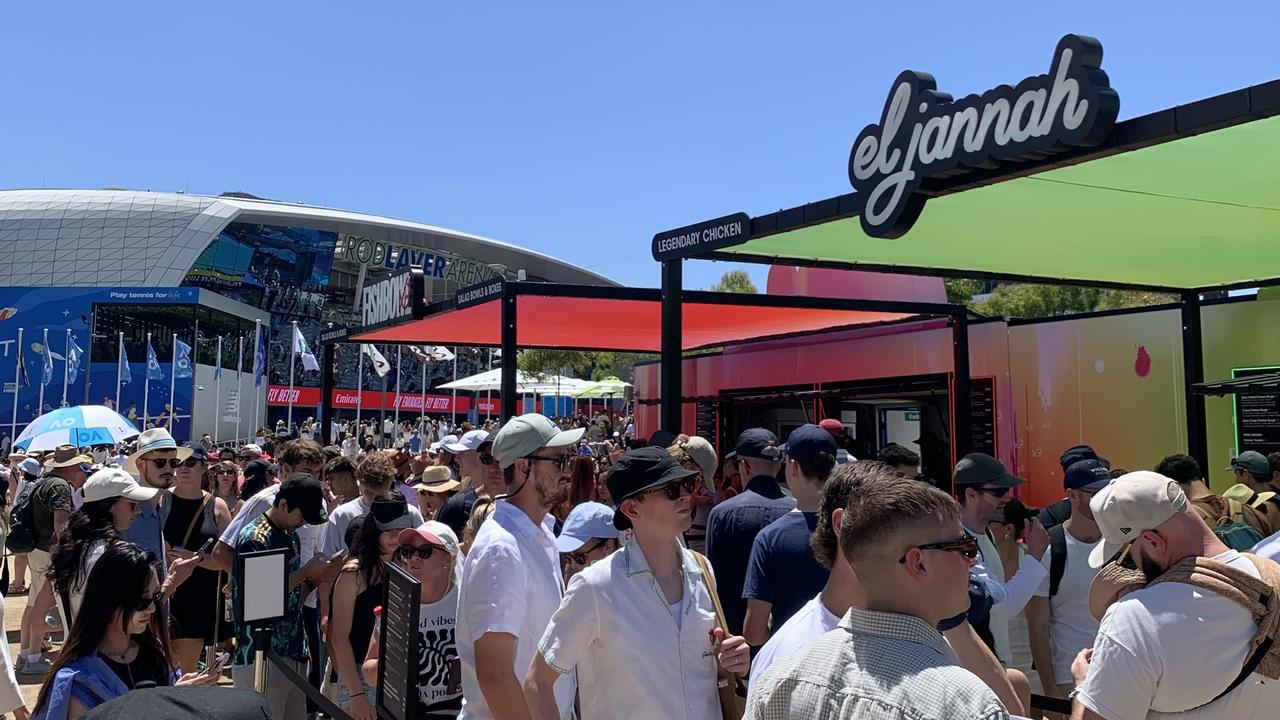 Crowds lose it over pop-up at Aus Open