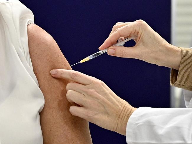 (FILES) In this file photo taken on December 27, 2020 a woman is given a dose of the Pfizer-Biontech Covid-19 coronavirus vaccine at the Medical University of Vienna, Austria. - Austria's parliament approved in a vote on January 20, 2022 the introduction of mandatory Covid-19 vaccination, becoming the first European country to do so. (Photo by Hans PUNZ / POOL / AFP)