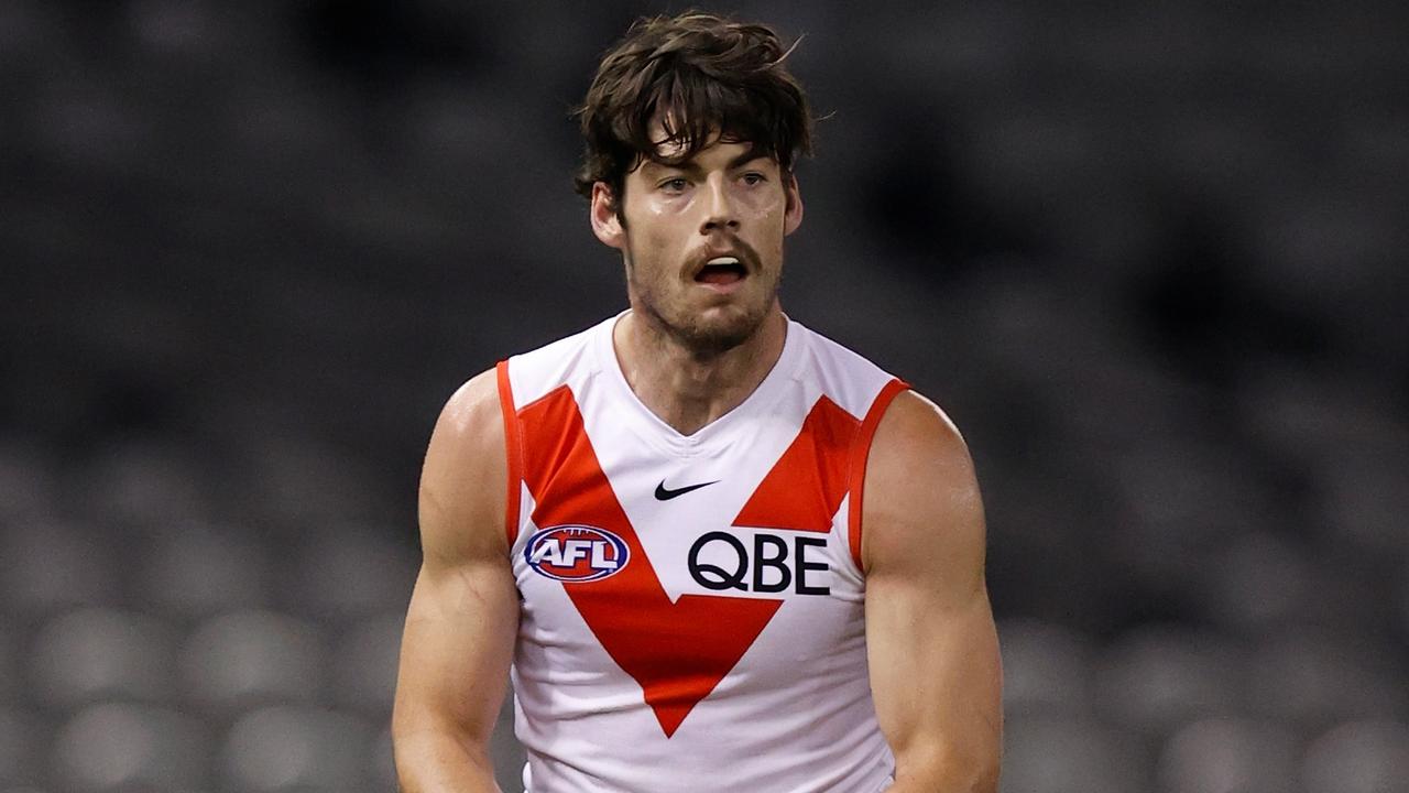 MELBOURNE, AUSTRALIA - AUGUST 14: George Hewett of the Swans in action during the 2021 AFL Round 22 match between the North Melbourne Kangaroos and the Sydney Swans at Marvel Stadium on August 14, 2021 in Melbourne, Australia. (Photo by Michael Willson/AFL Photos via Getty Images)