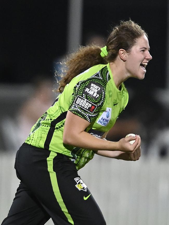 Hannah Darlington in action for the Sydney Thunder last year.