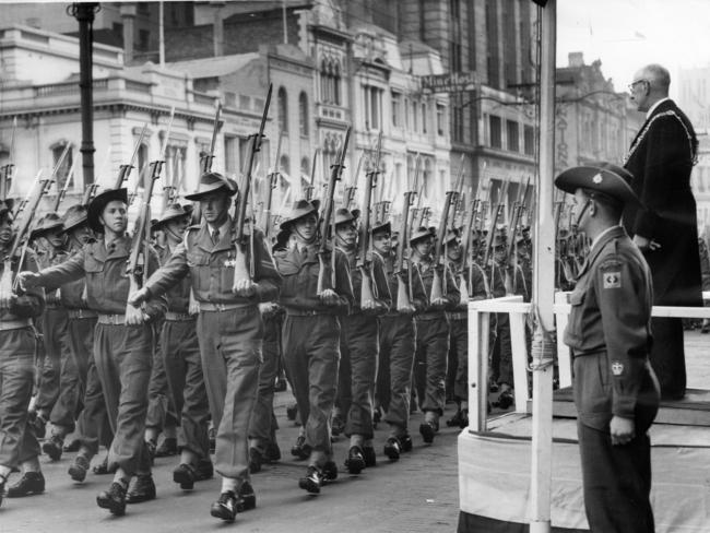 National service: The days when you had to train for the army | news ...