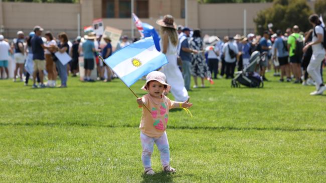 Thousands from Sydney’s Jewish community came together today in Moore Park for the Set Them Free solidarity vigil, honouring victims from Israel and over 40+ countries whose nationals were murdered, injured or taken hostage by Hamas. Picture: Dylan Robinson