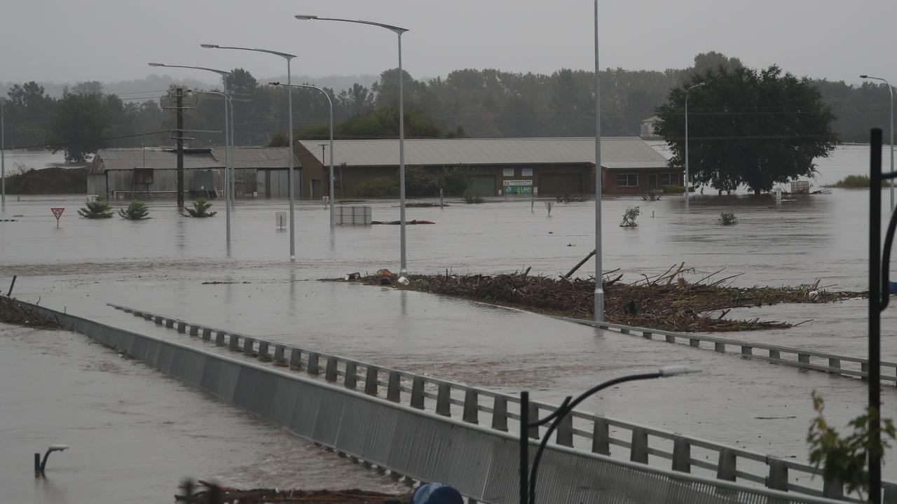 The new Windsor Bridge under water. Picture: John Grainger