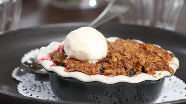 Apple and blackberry crumble with Hevenya hot cross bun gelato. Photo by Richard Gosling