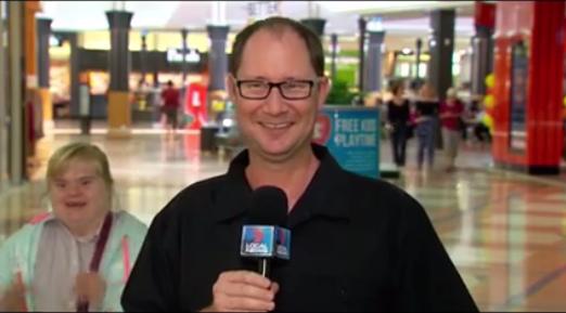 Georgia Knoll &#39;photo bombs&#39; Scott Linden. Picture: 7 Local News Mackay | Facebook