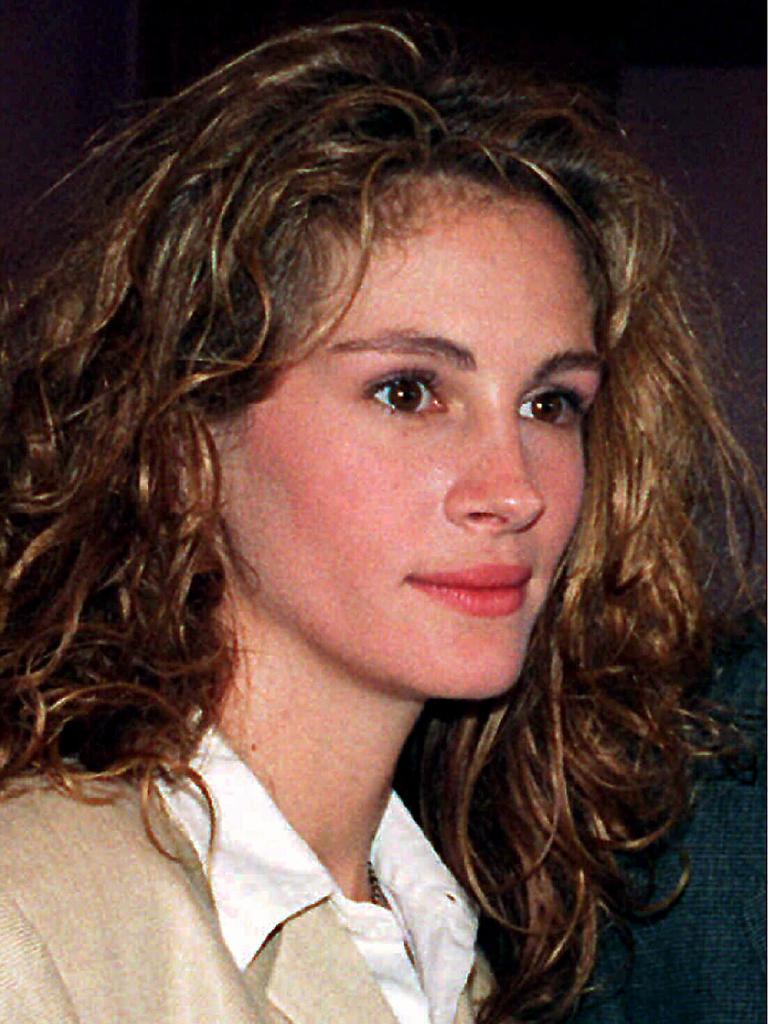 However, he briefly dated Julia Roberts who guest-starred on the show.