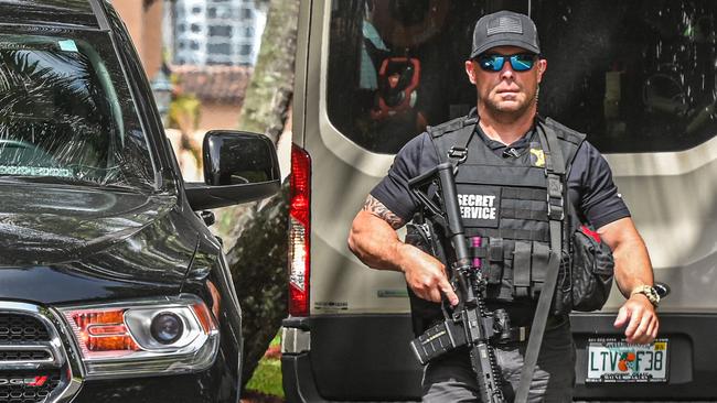 A Secret Service agent in front of Trump’s home. Picture: Giorgio Viera/AFP