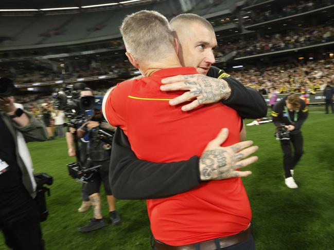 MELBOURNE, AUSTRALIA – AUGUST 24: Dustin Martin of the Tigers and Damien Hardwick, Senior Coach of the Suns embrace after during the round 24 AFL match between Richmond Tigers and Gold Coast Suns at Melbourne Cricket Ground, on August 24, 2024, in Melbourne, Australia. (Photo by Darrian Traynor/Getty Images)