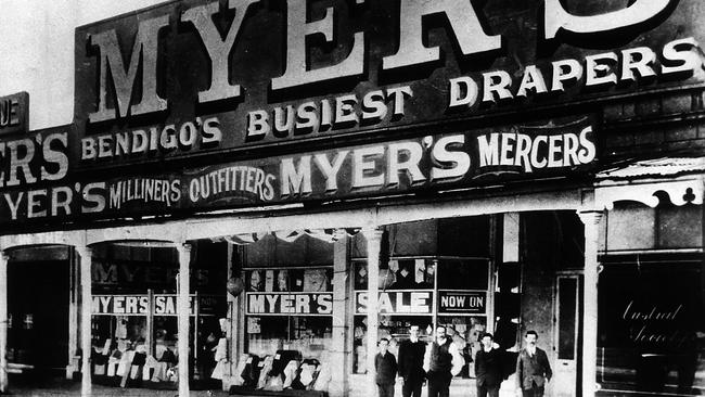 Sidney Myer (centre) outside his shop, Myer’s, in Bendigo about 1910.