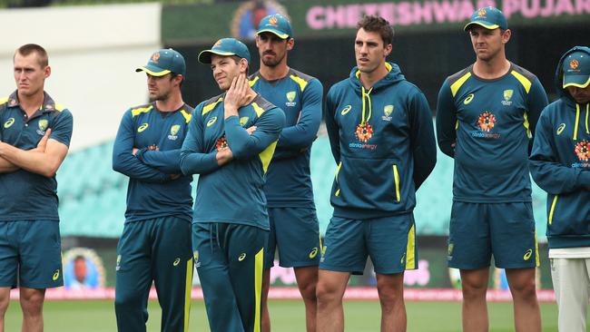 Dejected Australian captain Tim Paine and players during the presentation on Day 5 of 4th Test match between Australia and India at the SCG. Picture. Phil Hillyard