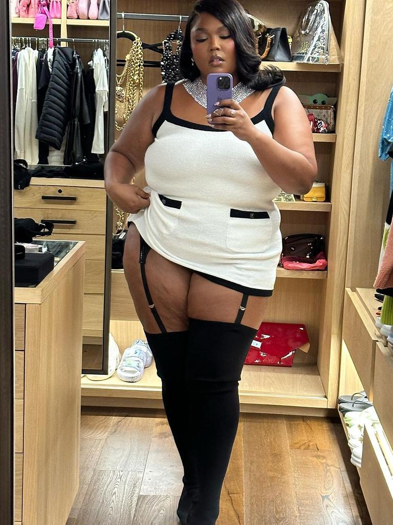 Lizzo shows off slimmer figure in 'booty-lifting' leggings