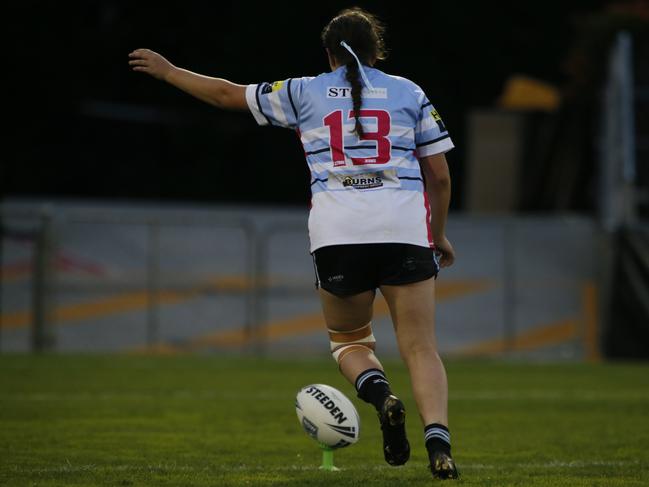 Taylah Vitetta shoots for goal. Picture Warren Gannon Photography