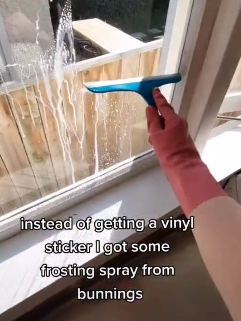 How to tint windows with Bunnings frosting spray, Video