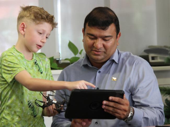 Eli Hoolihan teaches Minister for Youth, Seniors, Equality Jinson Charls the ins-and-outs of drones during a workshop in Alice Springs, Thursday, December 19, 2024. Picture: Gera Kazakov